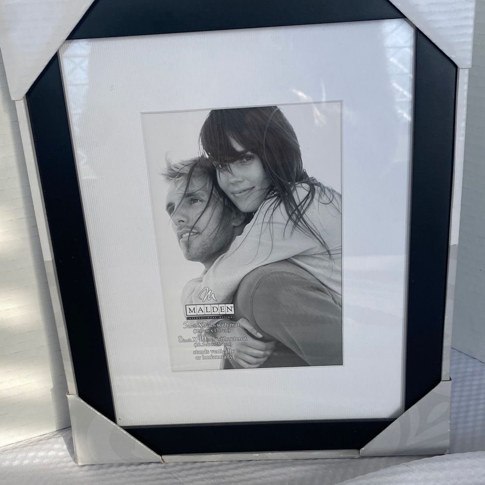 Malden Black and White 5 x 7 W/Matt 8 x 10 Vertical or horizontal Photo Frame